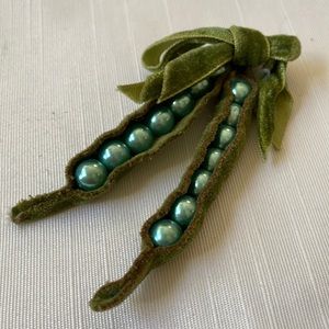 Vintage velvet Perl faux Peas in a Pod pin or ornament made in Japan